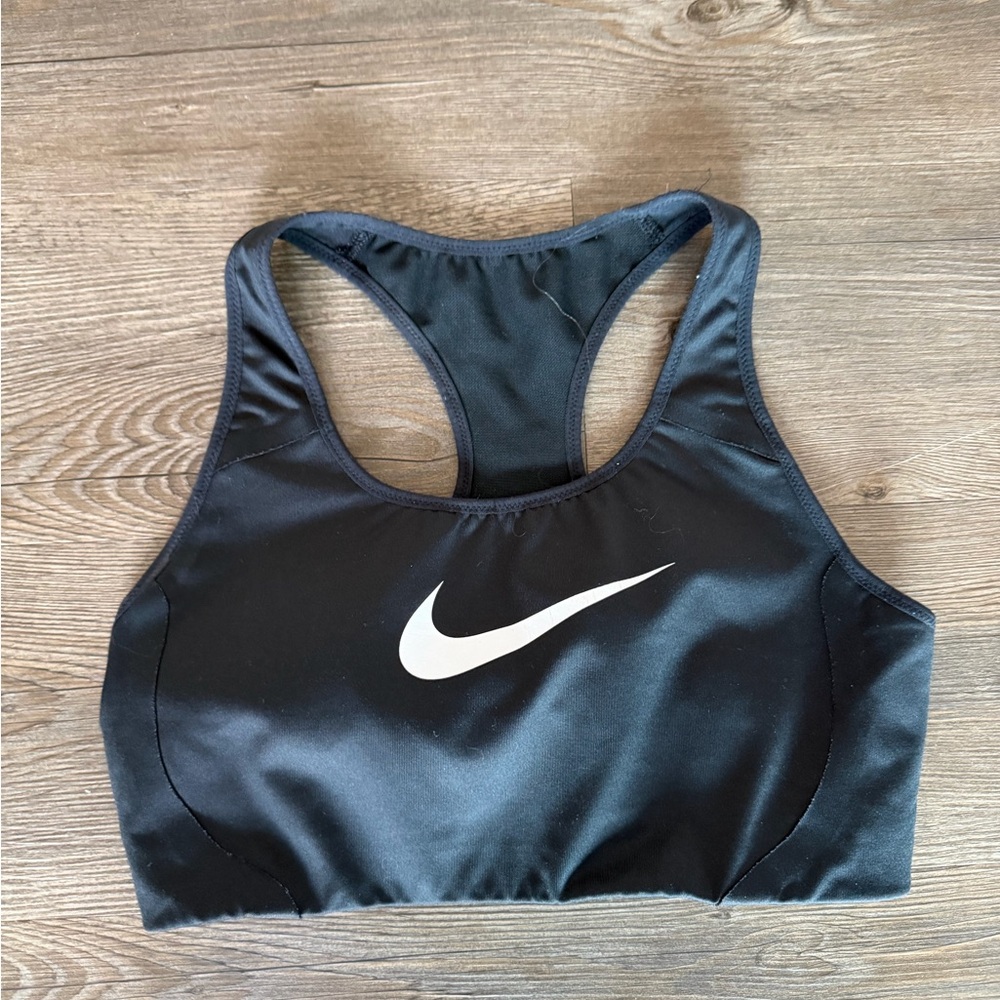 black nike sports bra